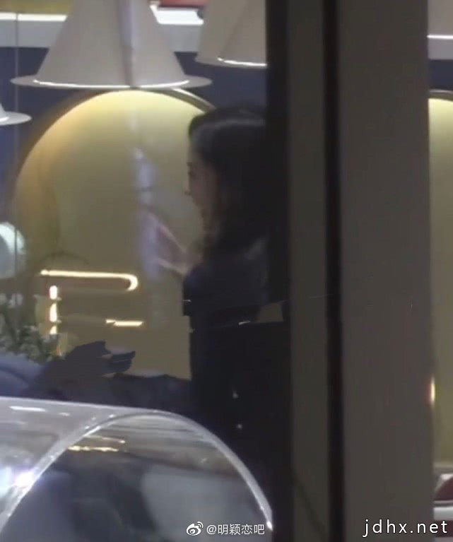 小海绵生日现场曝光 黄晓明baby同框破传言