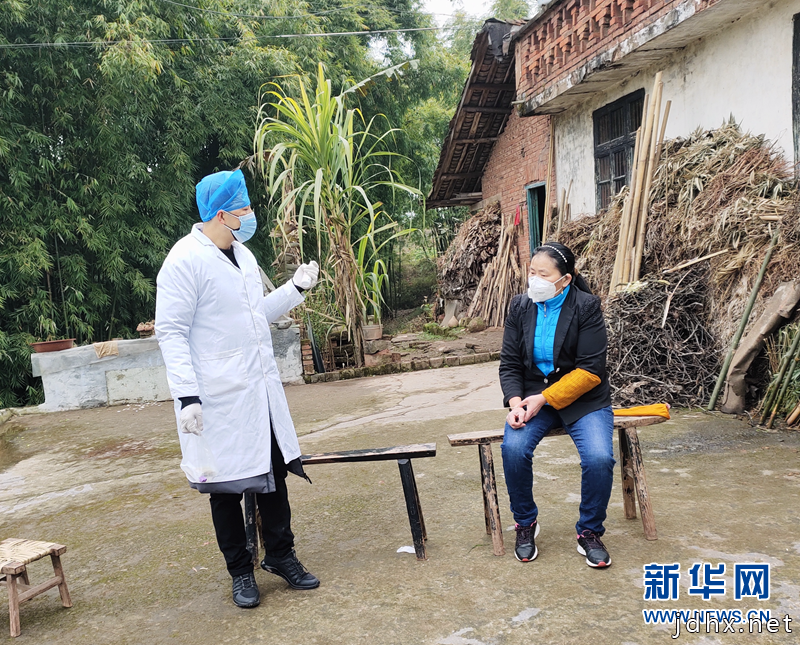 自贡“跛脚村医”黄永剑：我的任务就是守住11个人