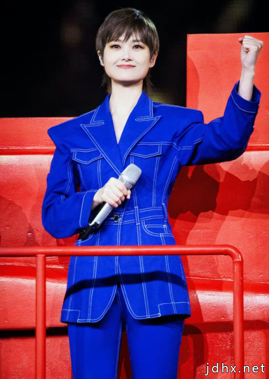李宇春创作《岁岁平安》 与肖战共同用歌声点亮心愿