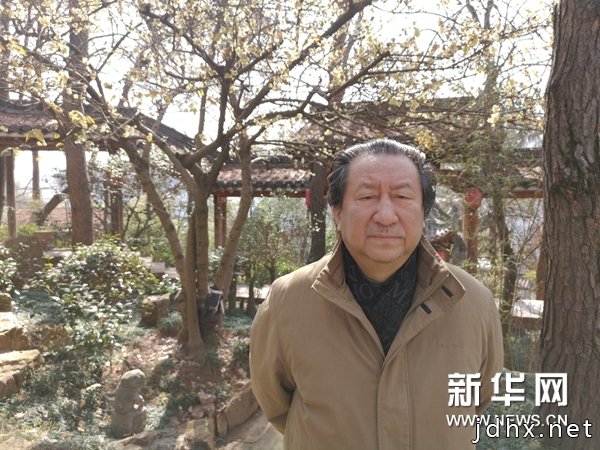 杨晓阳创作松树图为武汉加油，为中国加油！