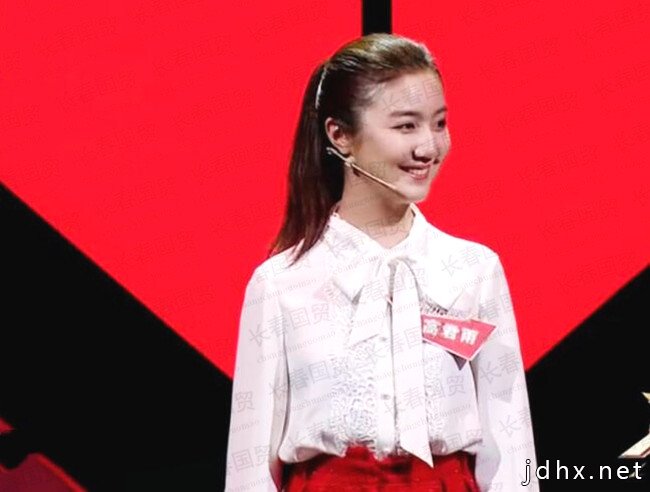 18岁“点读机女孩”重返荧屏，再现“Soeasy