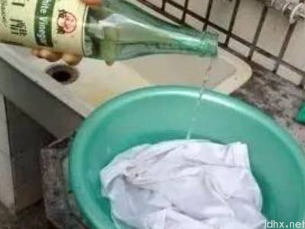 记号笔的墨水染在衣服上怎么洗掉(图3)