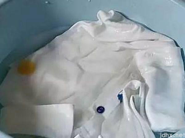 记号笔的墨水染在衣服上怎么洗掉(图2)