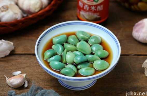腊八蒜可以和鸡蛋一起吃吗1