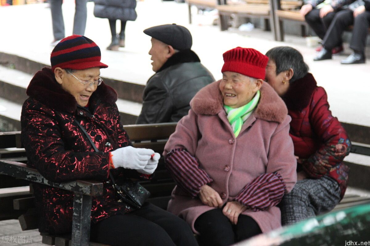 人到晚年,去养老院养老好还是请保姆养老好?(图11) 人到晚年,去养老院养老好还是请保姆养老好?74岁老人说了大实话