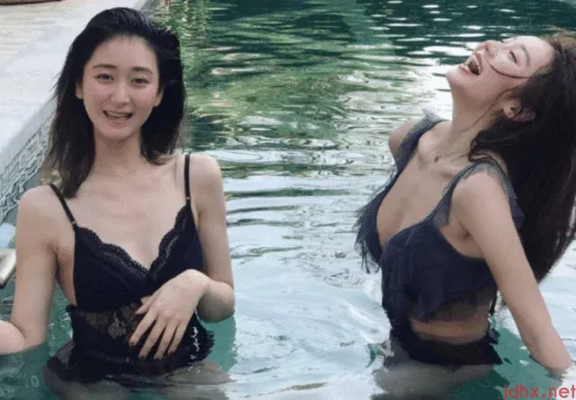 这对“最美母女”火了,谁是妈你能分出来?(图2) 这对“最美母女”火了,谁是妈你能分出来?(图2)
