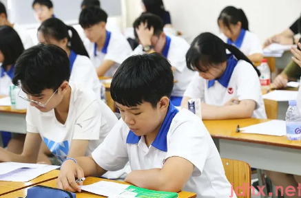 中考进考场要搜身吗3