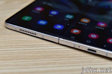 三星Galaxy Z Fold3 5G体验：都第三代了，折叠屏手机真的好用？(图3)