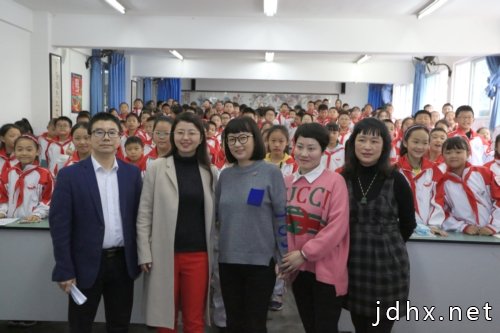 著名儿童文学作家王航走进江油市胜利街小学