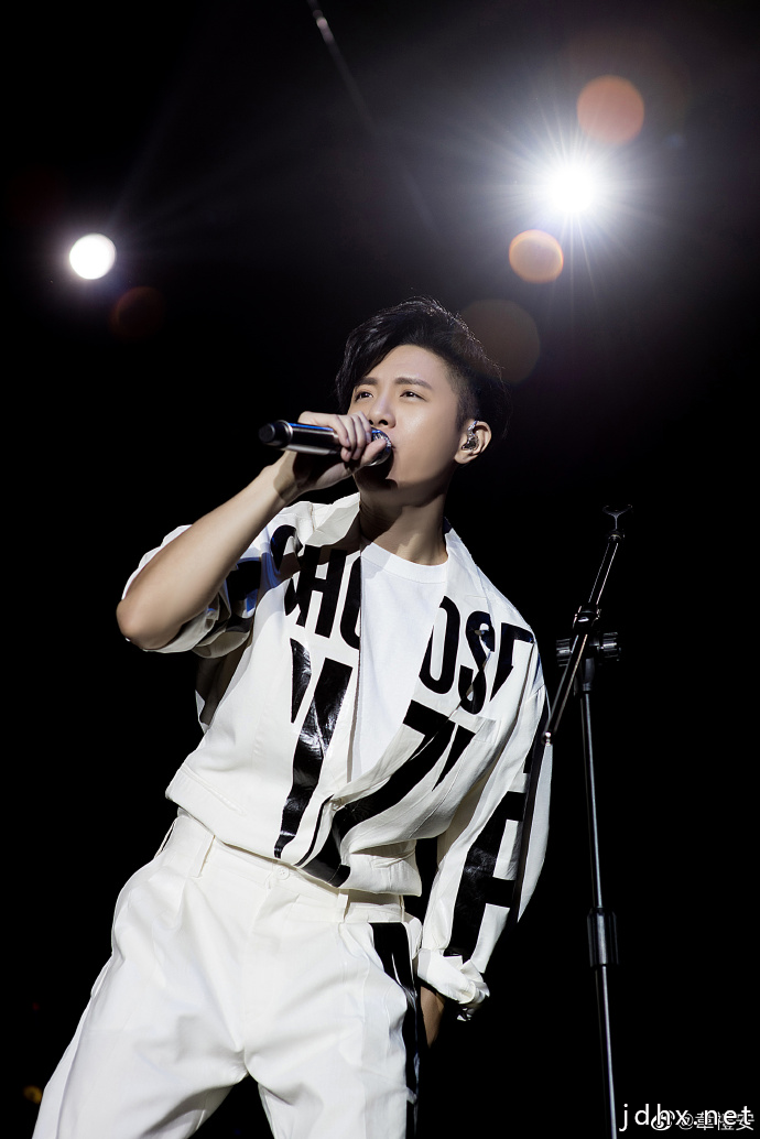 韦礼安首度加盟《歌手·当打之年》“金曲创作才子”实力帮唱徐佳