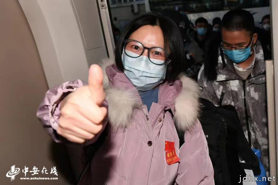 督促孩子写作业的援鄂护士患癌 网友刷屏：一定要好起来！