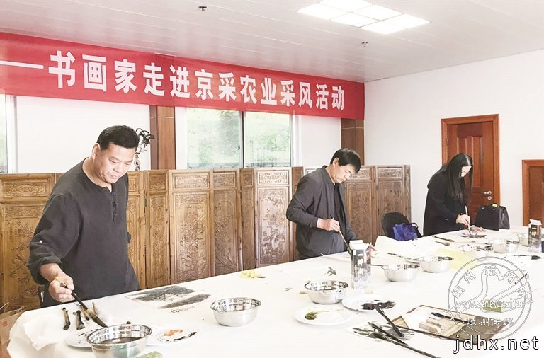 挥笔撒墨锦上花 书画创作风采佳