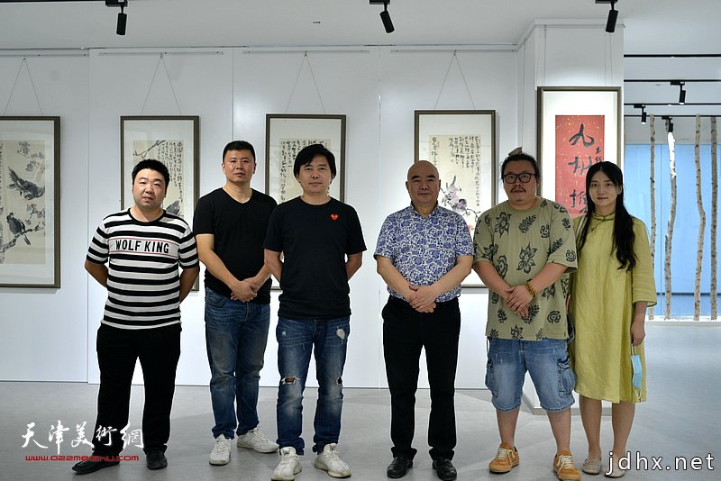 尹沧海教授疫情期间创作书画作品公益展”在弘阳家居生活美