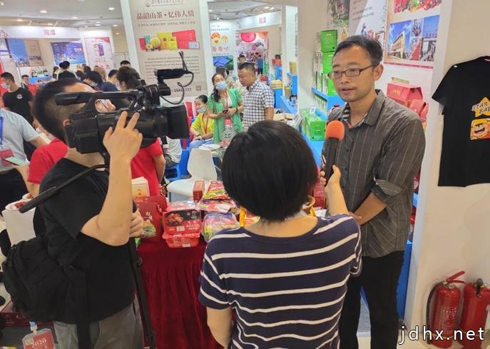 电影《红色往事》重走长征路在湘潭首届红博会公益放映