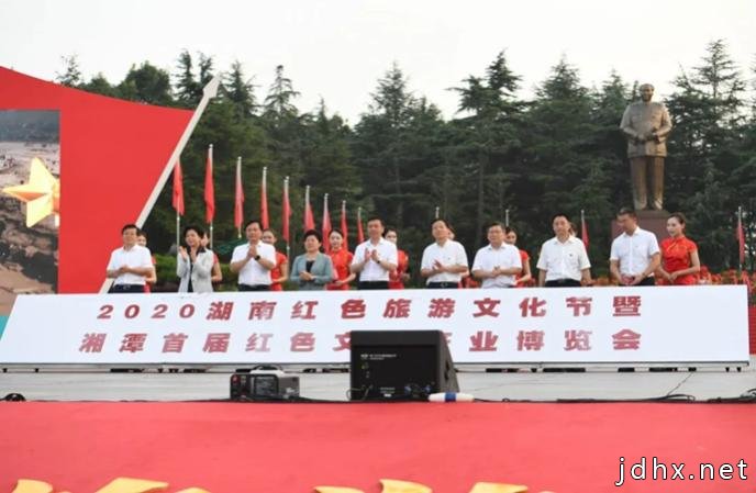 电影《红色往事》重走长征路在湘潭首届红博会公益放映