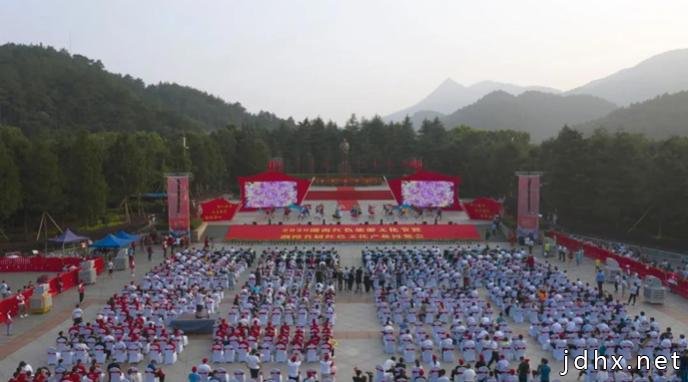 电影《红色往事》重走长征路在湘潭首届红博会公益放映